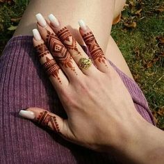 Explore this easy and beautiful mehndi for finger